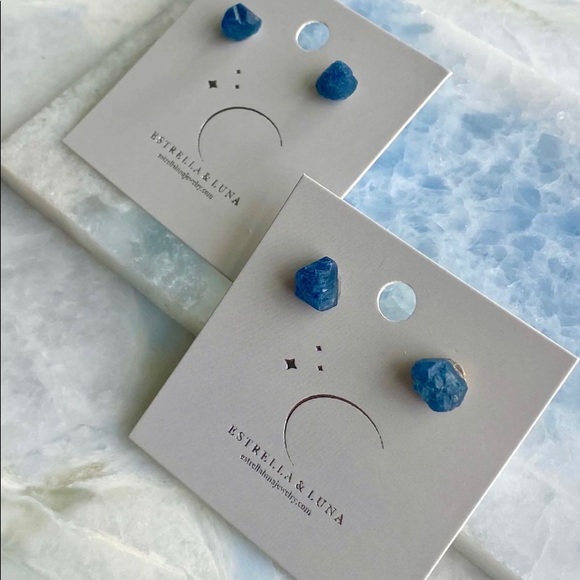 ๐ Raw Sapphire Crystal Stud Gemstone Earrings - Picture 4 of 5